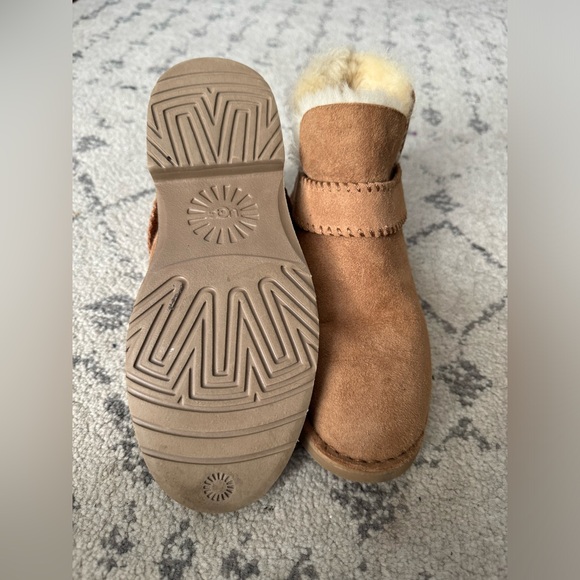 UGG Women's McKay Winter Boot Size 5.5 - Picture 3 of 4